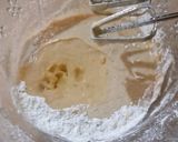 Foto langkah ke 3 dari resep Bolu pisang kukus.