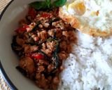 Foto langkah ke 3 dari resep Thailand Basil Chicken.