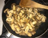 Foto del paso 3 de la receta: Champiñones en mantequilla dorada