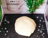 Une image de l'étape 2 de Flammekueche tarte flambée fines.