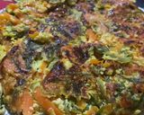 Foto del paso 3 de la receta: Tortilla individual de zapallitos y zanahoria