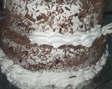 A picture of step 18 of Two tier vanilla and chocolate cake 🎂.
