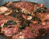 Foto del paso 2 de la receta: Bondiola de Cerdo marinada, con cebolla a la naranja