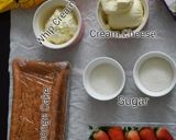 Foto langkah ke 1 dari resep Strawberry Tiramisu With Banana Hidden.