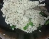 Foto langkah ke 5 dari resep Nasi Goreng Daun Kareè [14].