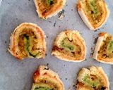 গোবি পিনহুইলস ইন হোয়াইট গ্রেভি (gobi pinwheels in white sauce gray recipe in Bengali) রেসিপির ধাপ 7 ছবি