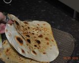 A picture of step 9 of Flat  Naan  Bread نان تافتون.