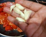 A picture of step 1 of Spicy tomato sauce.