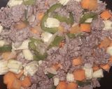 Foto del paso 2 de la receta: Carne molida con chilotes🌾