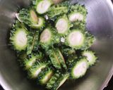 উচ্ছে দিয়ে মুগের ডাল(ucche diye moong dal recipe in Bengali) রেসিপির ধাপ 2 ছবি