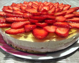 Foto del paso 5 de la receta: Tarta de fresas con nata y gelatina tutifruti sin azúcar