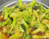 Foto langkah ke 5 dari resep Cah brokoli / tumis brokoli.