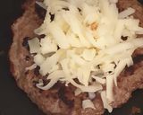A picture of step 1 of Cheesy burger.