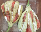 Foto del paso 5 de la receta: Abanico de berenjenas con salsa de tomate, mozzarella y ensalada con melón