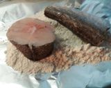 Foto del paso 1 de la receta Merluza con salsa de manzana y pasas