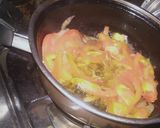 A picture of step 3 of Singapuri healthy spaghetti.