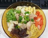 Foto langkah ke 5 dari resep Mie Siram Kari Ayam.