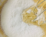 Foto del paso 3 de la receta: BIZCOCHO DE 🥥COCO🥥 CON CRUMBLE DE COCO 🌴🥥🥥🌴