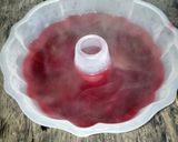 Foto langkah ke 3 dari resep 23. agar-agar vla merah putih.