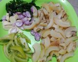 Foto langkah ke 1 dari resep Oseng Kikil Kecap Cabe Ijo.