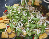 Foto langkah ke 4 dari resep Tumis Tahu Buncis Tauge.