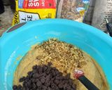 A picture of step 6 of Plantain chocolate chip cake.