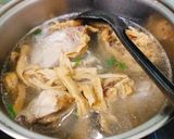 Hình bước làm 1 của món Bắp giò hầm măng khô