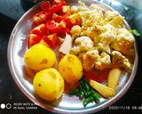 A picture of step 2 of Cauliflower and Potato Curry (Phool Gobhi Aloo ki Sabzi Recipe in Hindi).