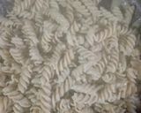 Foto del paso 4 de la receta: Pasta fusilli en crema poblana 🇲🇽🥰
