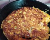 Foto langkah ke 2 dari resep Telur Dadar Sosis Jagung.
