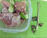 Foto langkah ke 1 dari resep Ayam Goreng Bumbu Kuning!.