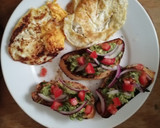 Foto del paso 6 de la receta: Tapas de aguacate y huevos volteados
