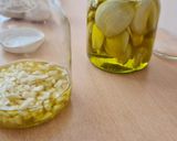Foto del paso 4 de la receta: Tres conservas de ajo 🧄 Tres formas de tener ajo listo 🧄 y aceite saborizado