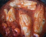Foto del paso 4 de la receta: Gallineta con tomate y gambas
