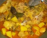Foto langkah ke 5 dari resep Gulai Ayam Kentang.