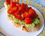 Foto del paso 4 de la receta: Tostón de aguacate y tomate confitado