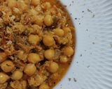 Foto del paso 5 de la receta: Garbanzos estofados con sofrito de rape y gambas
