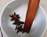 Hình bước làm 1 của món Tai heo cuộn trứng muối