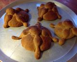 Foto del paso 6 de la receta: Pan de muerto de guayaba