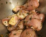Une image de l'étape 1 de Poulet frit à la farine de coco et poudre d amande.