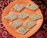 रवा बर्फी (rava barfi recipe in Hindi) रेसिपी चरण 4 फोटो