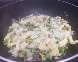 Foto del paso 3 de la receta: Pollo y guisantes con aires de trufa