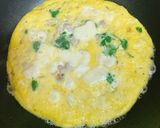 Hình bước làm 3 của món Trứng Chiên Phomai Thịt Bằm