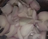 A picture of step 1 of Smoked onion (salad).