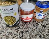 Foto del paso 1 de la receta: Habitas en conserva con chipirones, cebolla y tomate confitado y huevo frito para rematar el plato