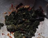 Foto langkah ke 3 dari resep Tumis Daun Singkong Terasi Pedas.
