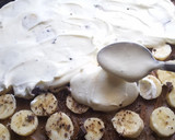 Foto del paso 3 de la receta: Tarta de banana, crema y dulce de leche