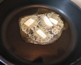 Foto del paso 2 de la receta: Poulet à la crème (pollo a fuego lento con nata y cebolla)