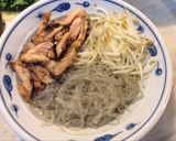 Hình bước làm 7 của món Miến trộn thịt đùi gà áp chảo