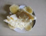 A picture of step 3 of Pineapple ice cream sandwich.